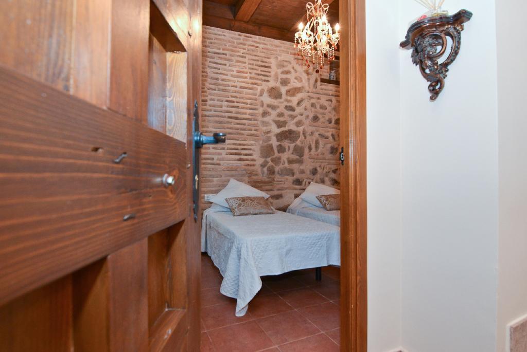 Apartamentos La Casa Del Grial Toledo Kamer foto